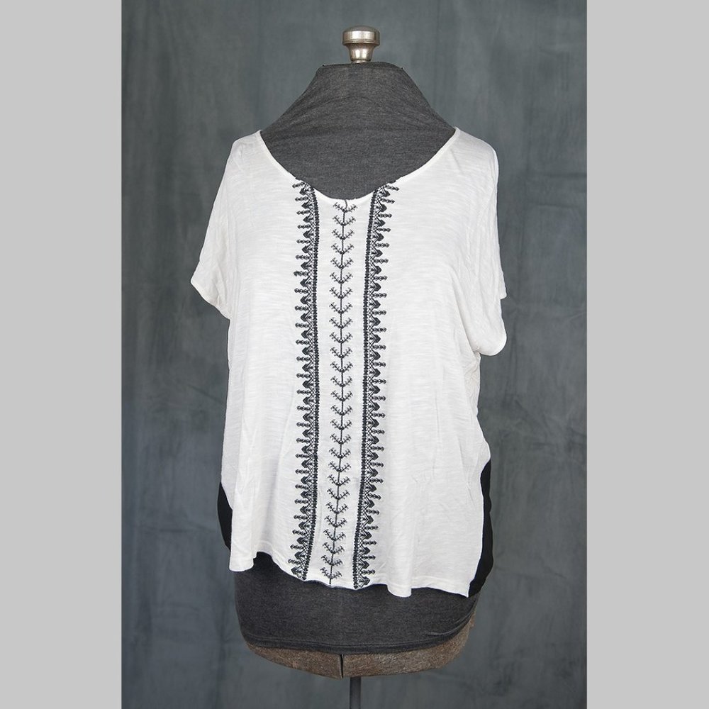 Honey Punch Zanth Embroidered Woven Panel Knit Top - Size 2X